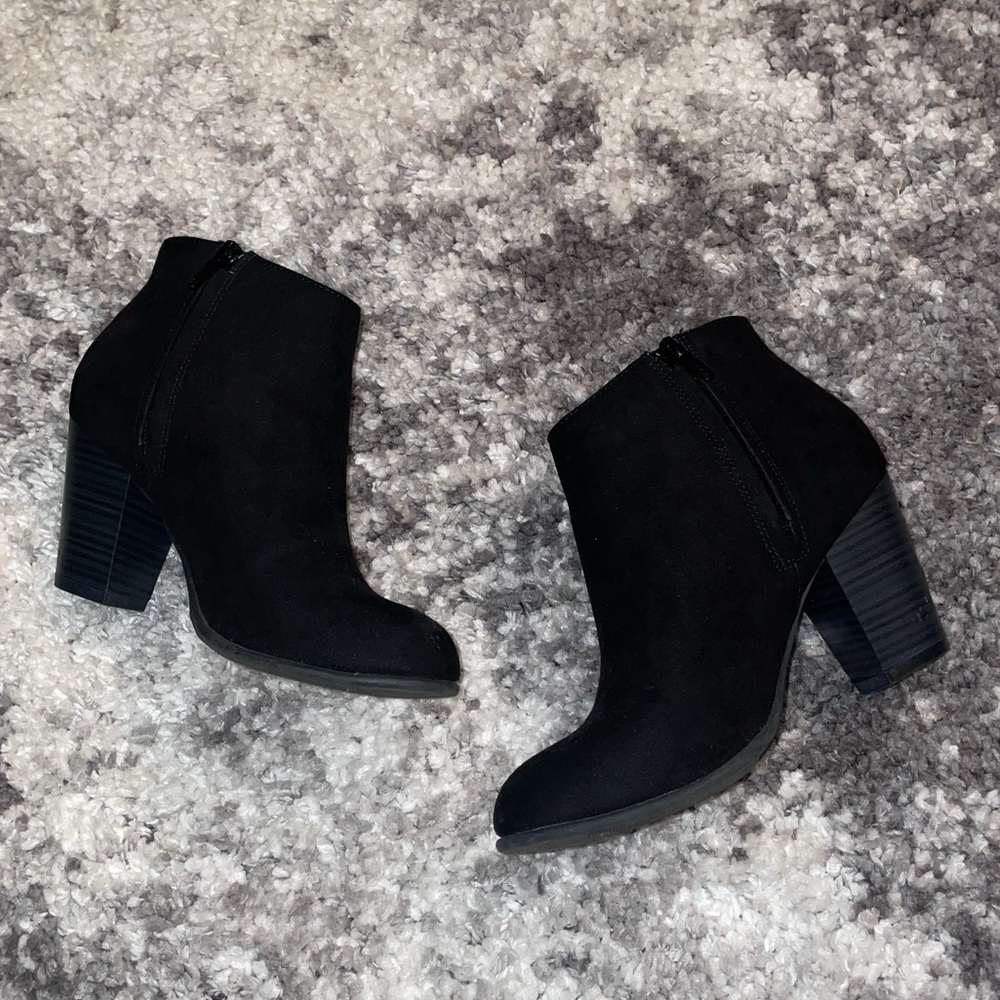Old Navy Black Booties!!🖤